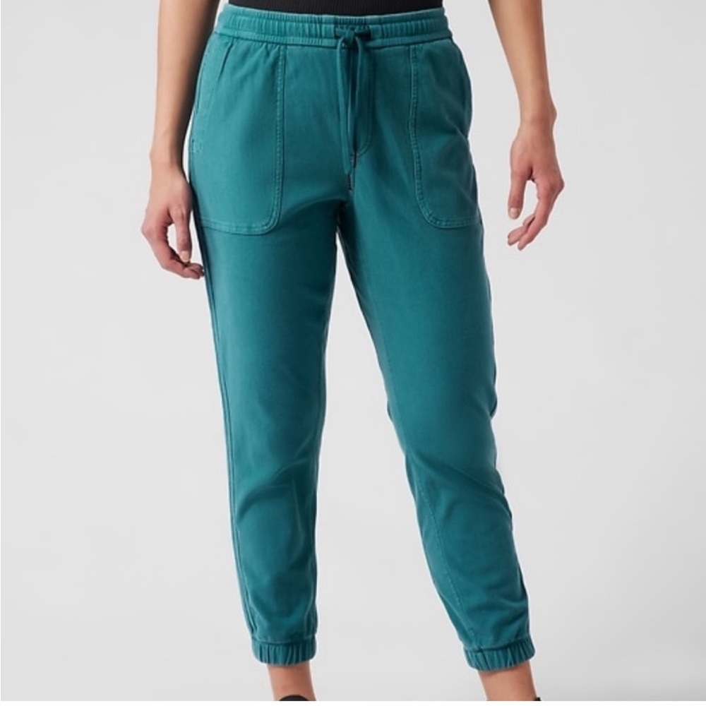 Women’s Athleta teal joggers Casual Pants. Sz: M
